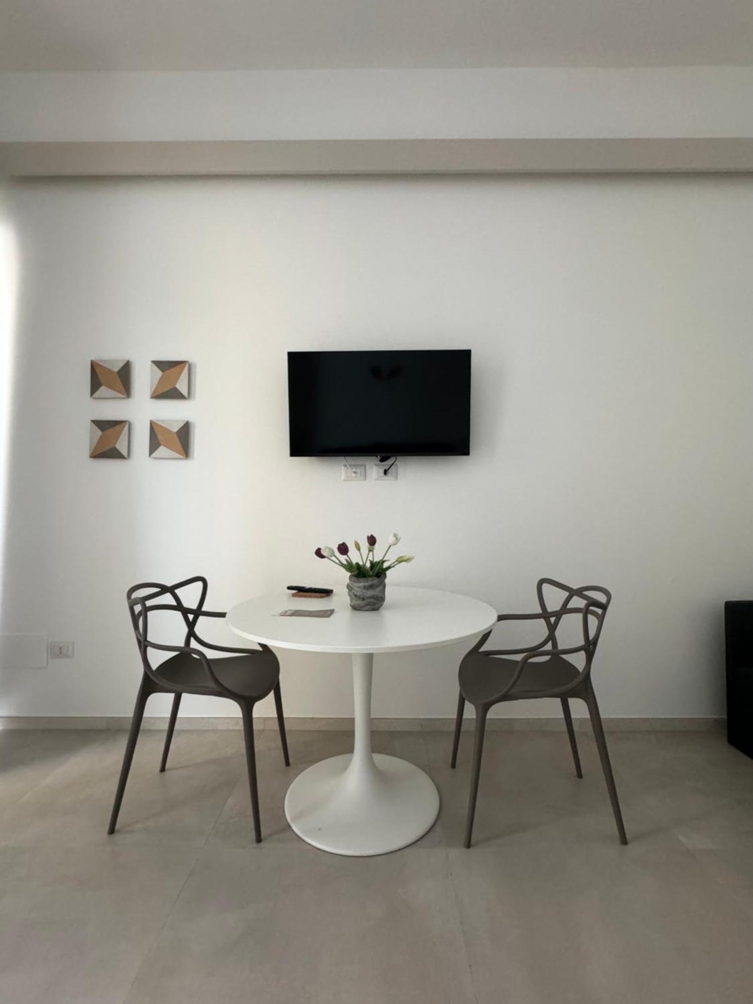 Zefiro Suites เลชเช ภายนอก รูปภาพ